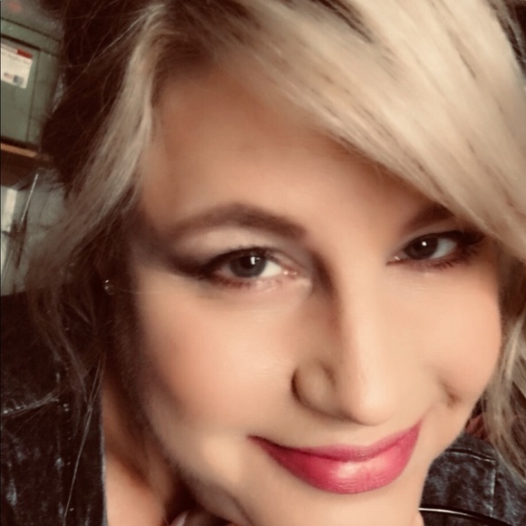 Meet your Posher, Julie - Picture 3 of 3